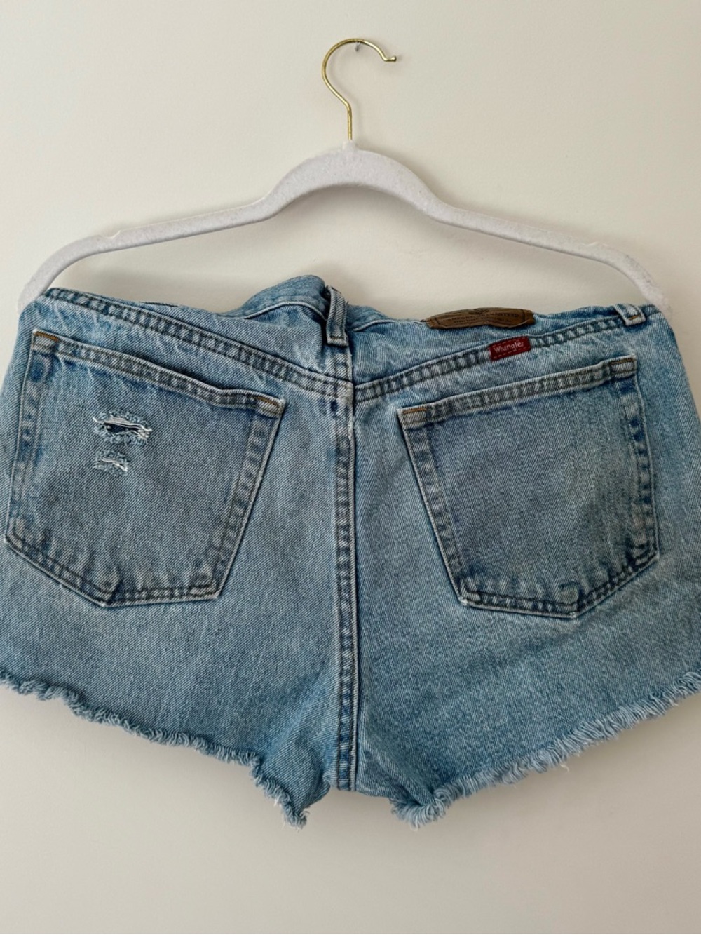 Vintage Wrangler Distressed Denim Cut Off Shorts – Size 33 (8 / 10) - Picture 4 of 6